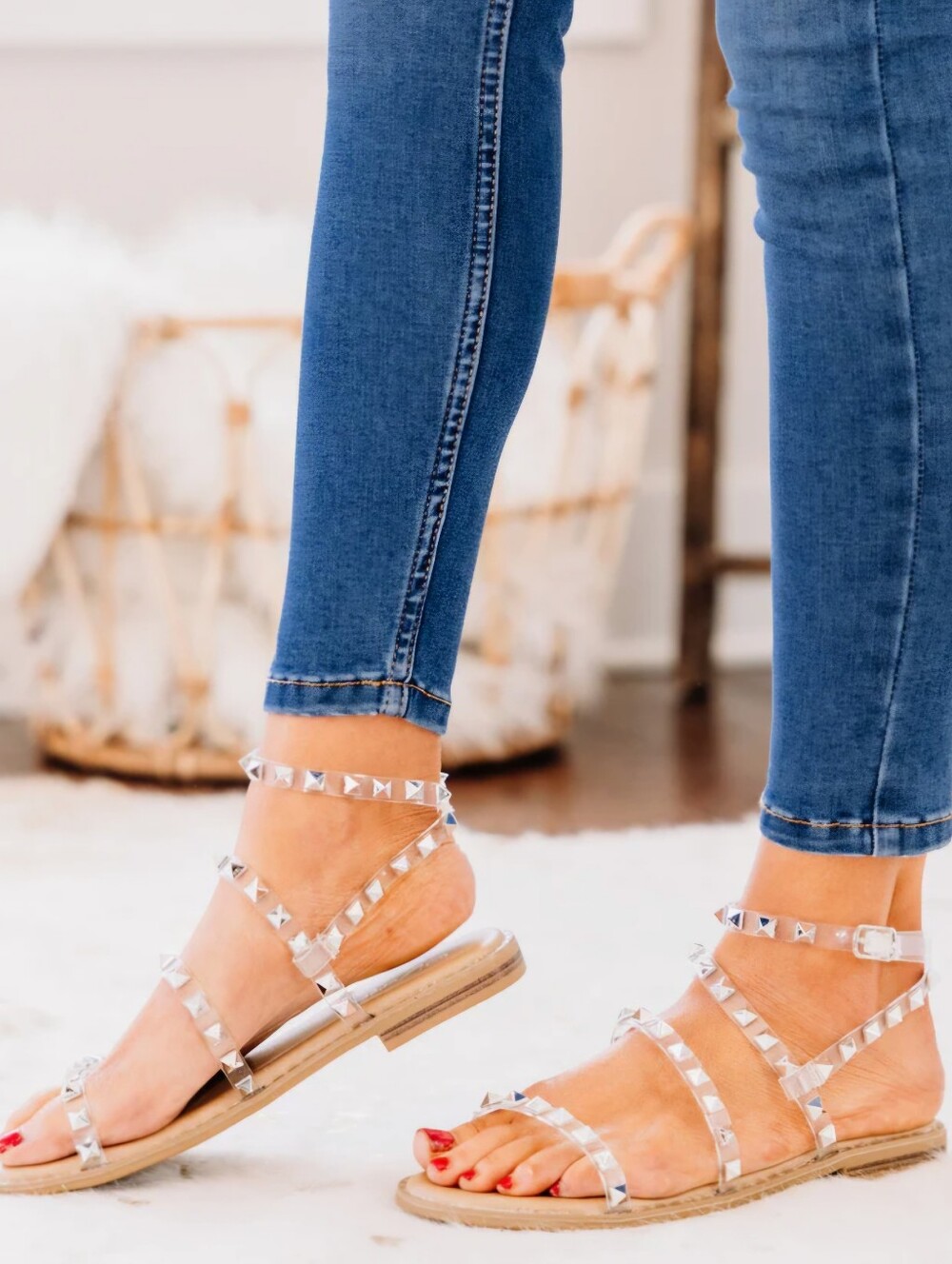 Steve Madden Clear Studded Strappy/Gladiator Flat Sandals Chic/Y2K Women 8.5 EUC